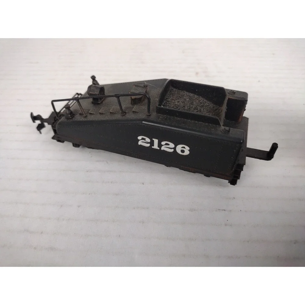 HO Bachmann AT&SF 0-6-0 Steam Locomotive Lighted and #2126 Tender